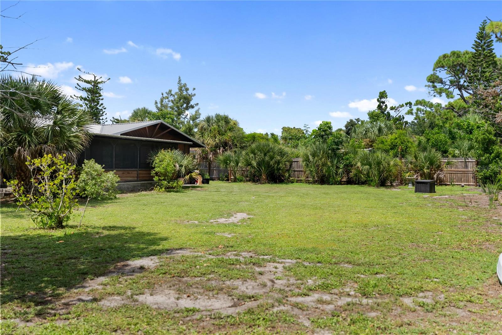 LAUREL VILLA - Residential