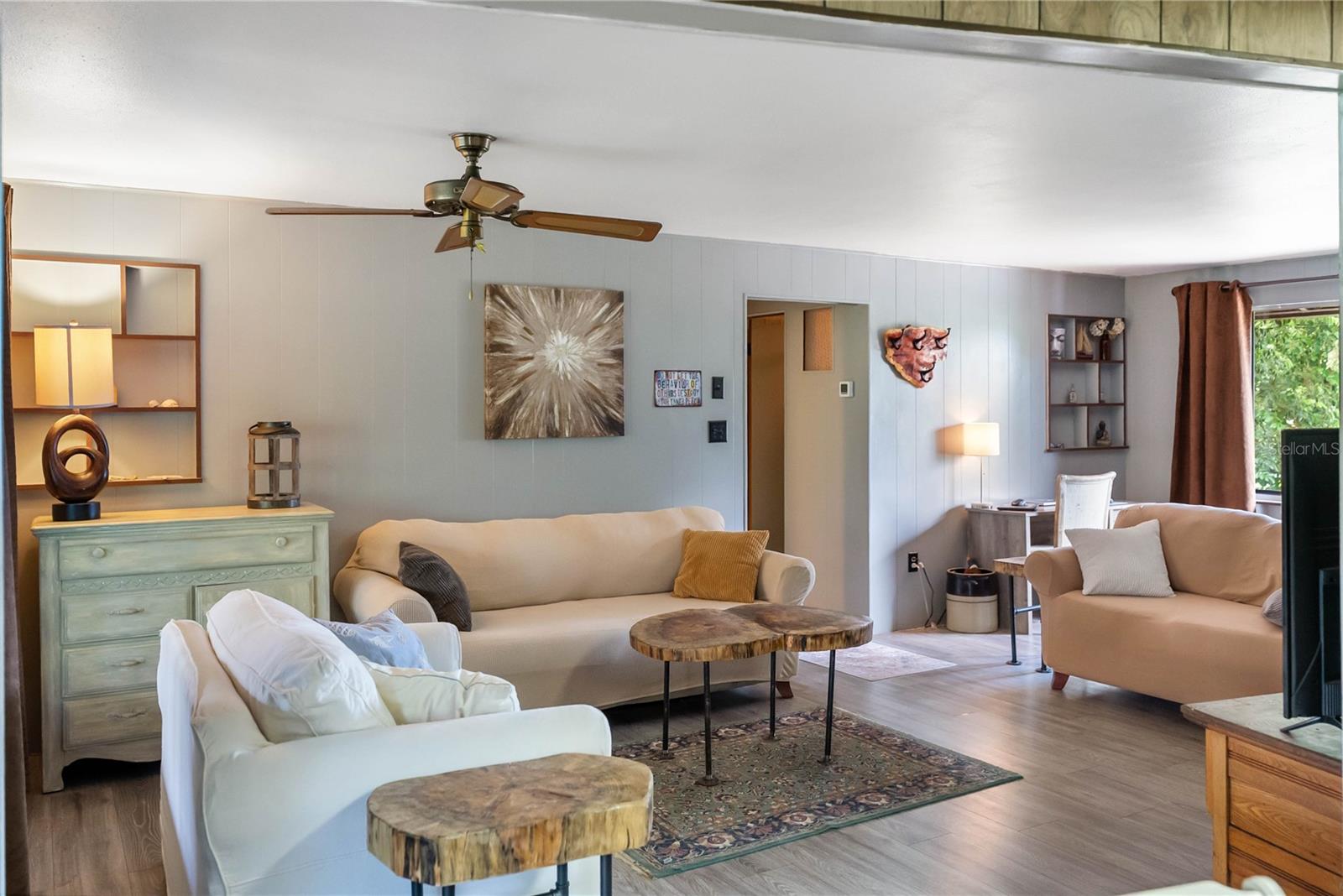 LAUREL VILLA - Residential