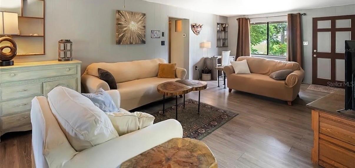 LAUREL VILLA - Residential