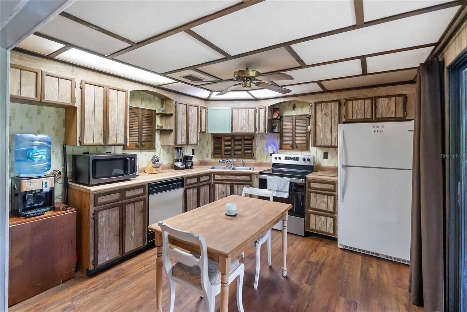 LAUREL VILLA - Residential