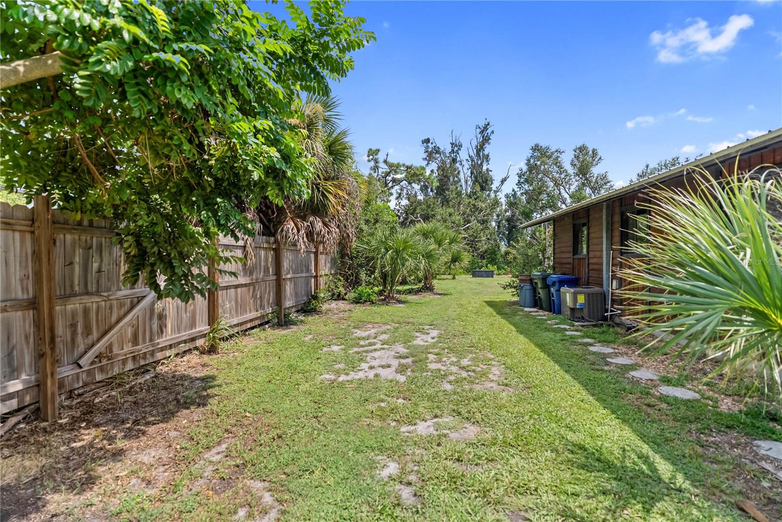 LAUREL VILLA - Residential