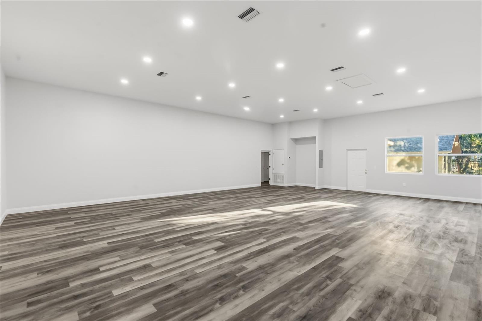 MORROW SQUARE - Commercial Sale