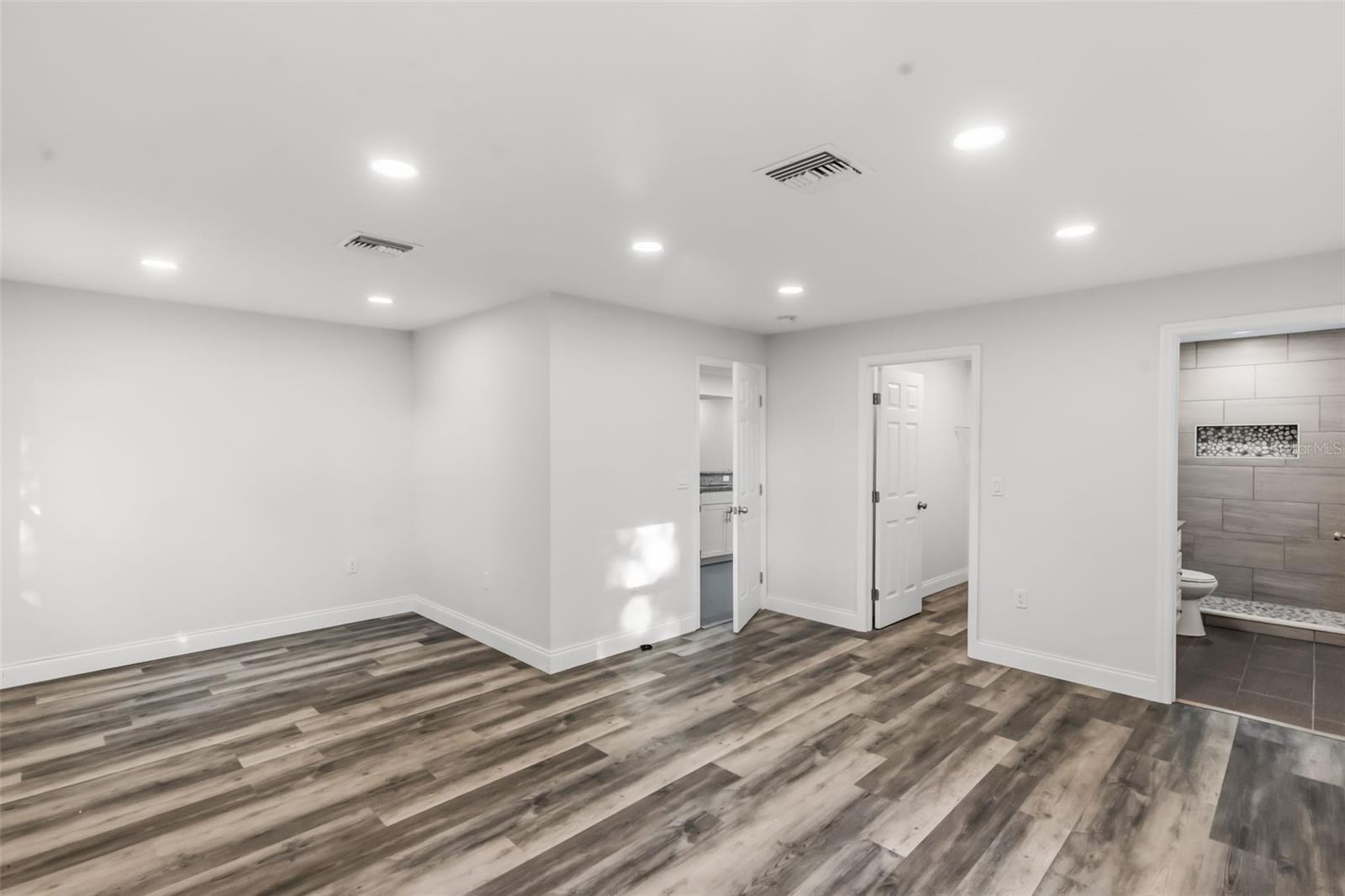 MORROW SQUARE - Commercial Sale