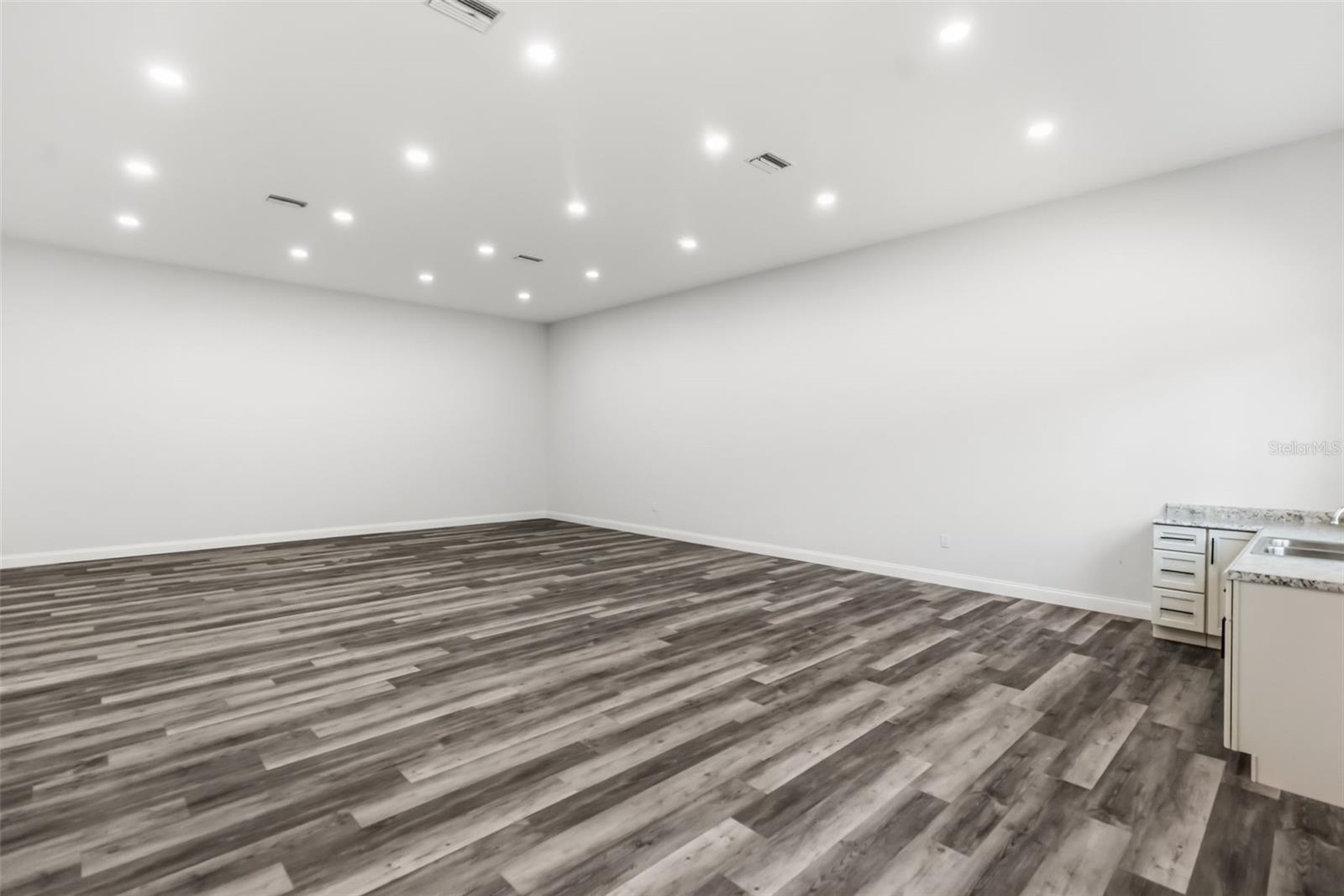 MORROW SQUARE - Commercial Sale