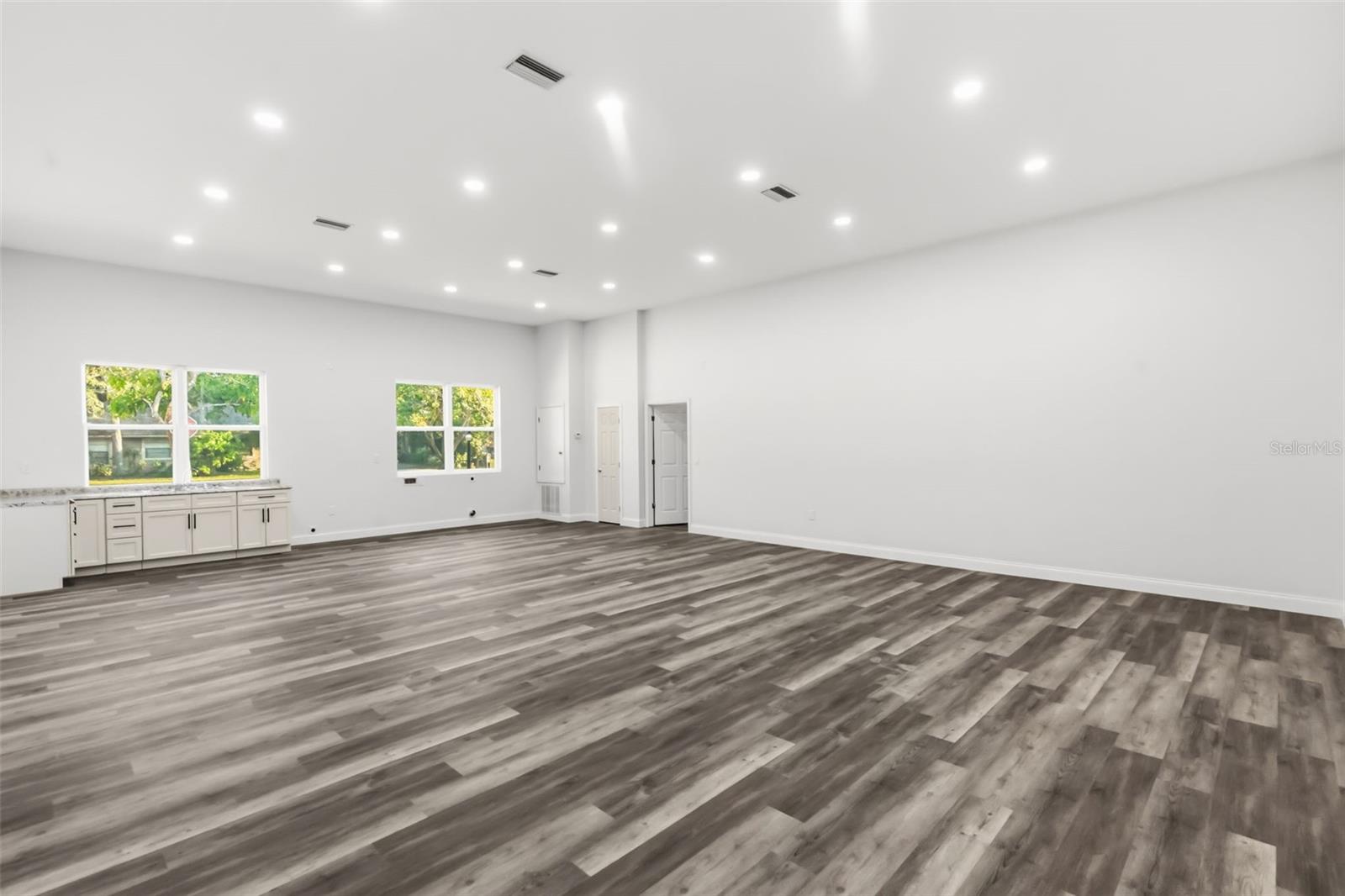 MORROW SQUARE - Commercial Sale