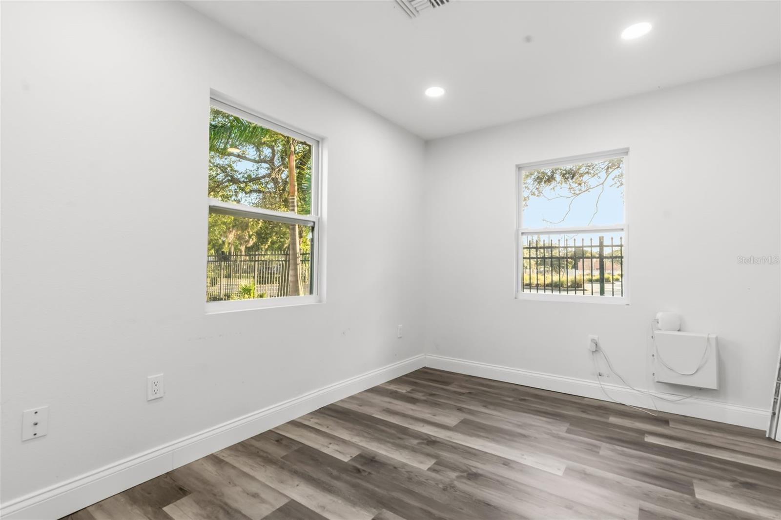 MORROW SQUARE - Commercial Sale