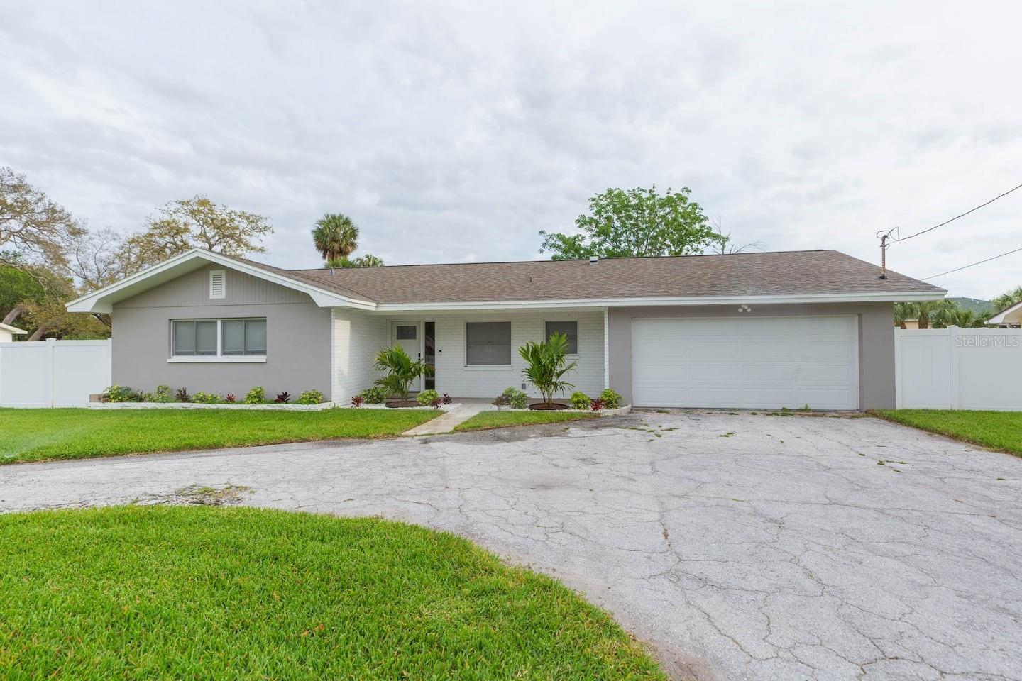 1613 DRUID ROAD E