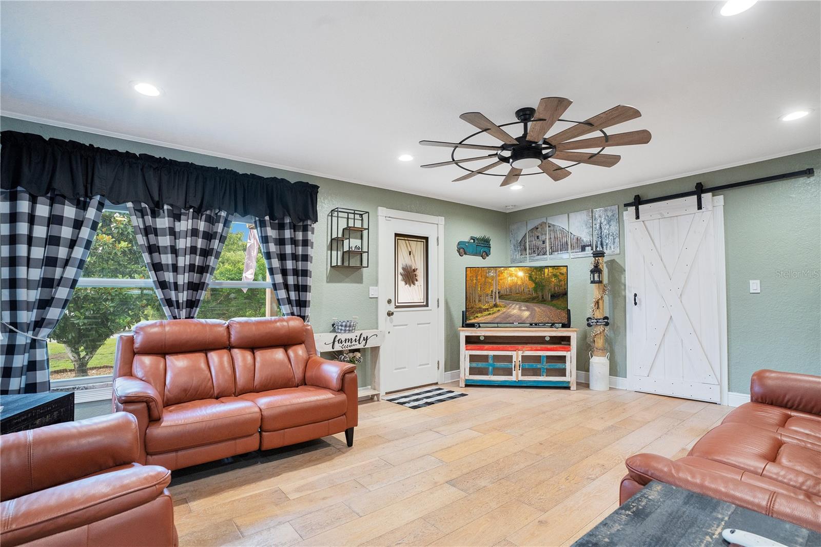 6746 OSCEOLA DRIVE