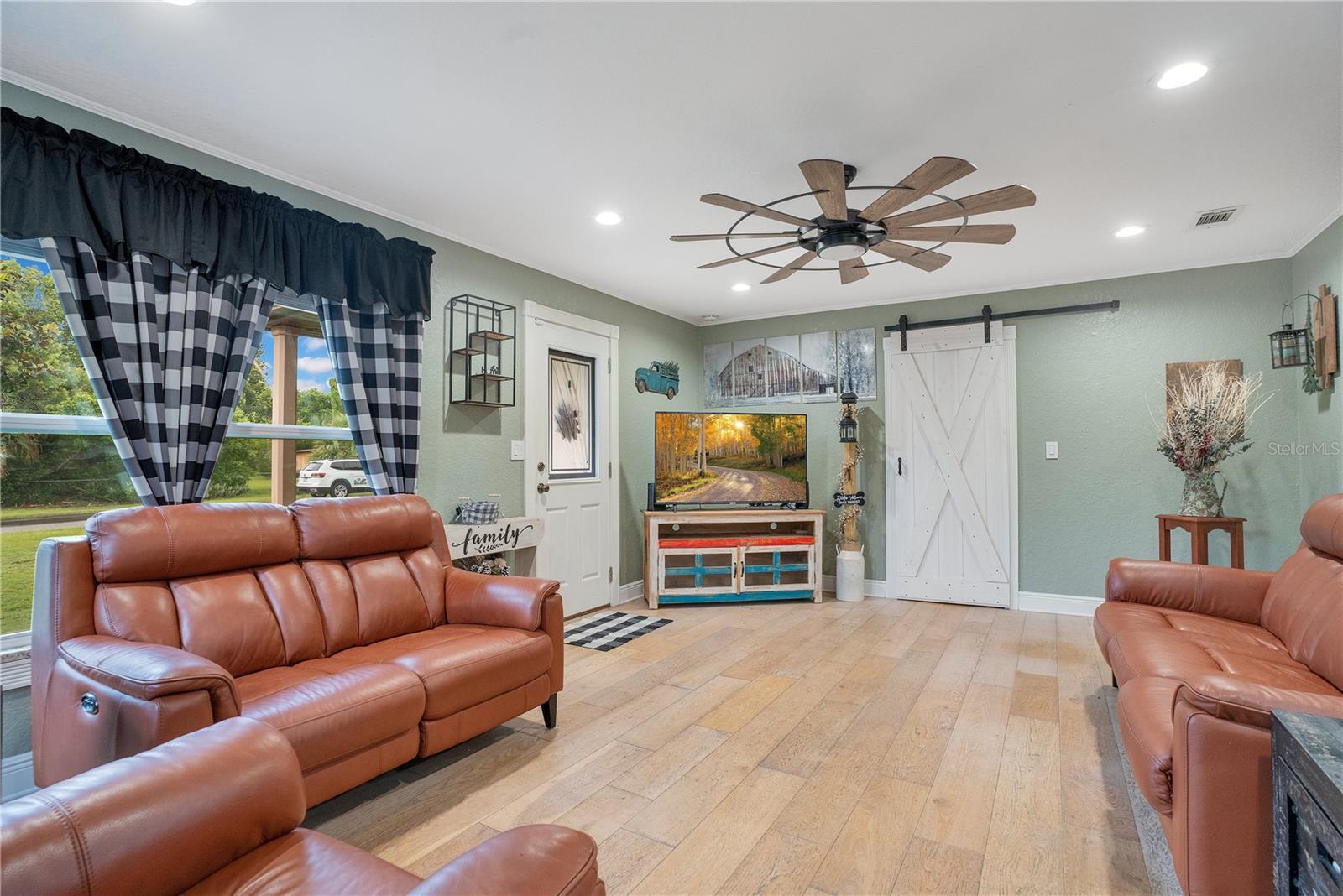 6746 OSCEOLA DRIVE