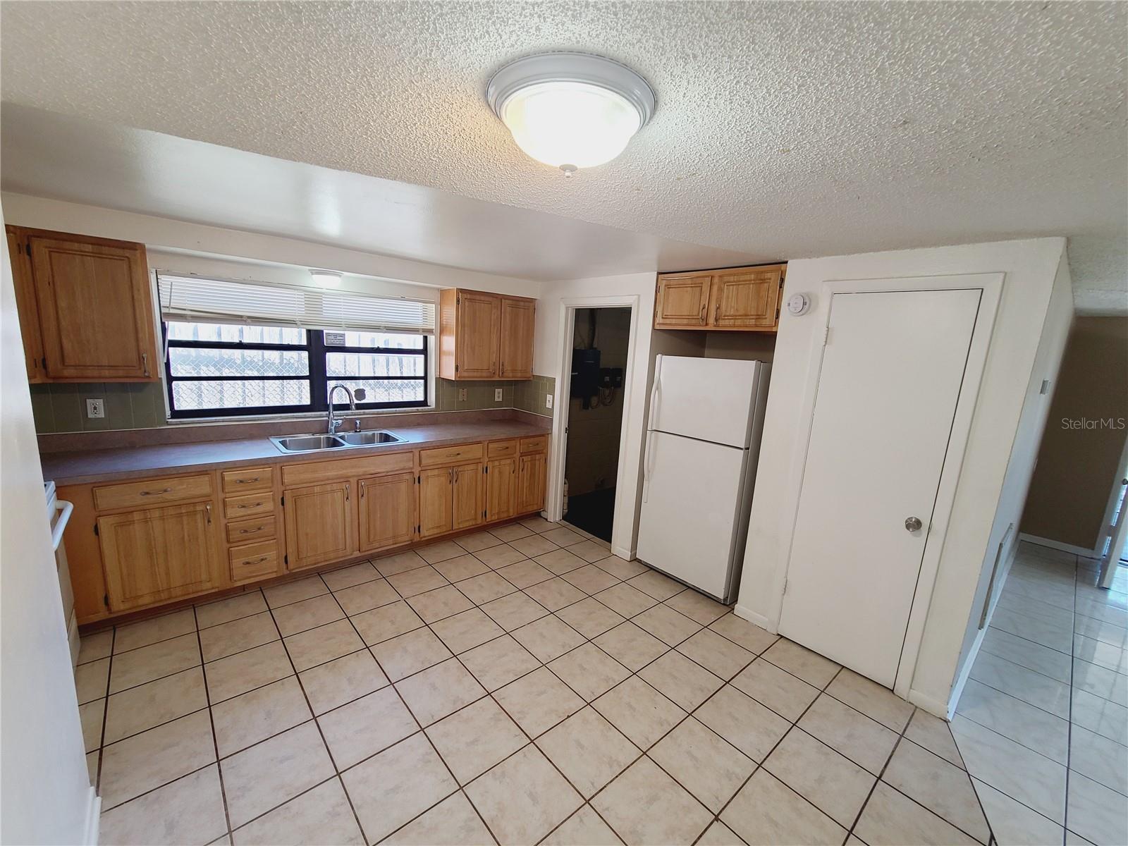 LEVERICHS J J TOURIST PARK - Residential Lease