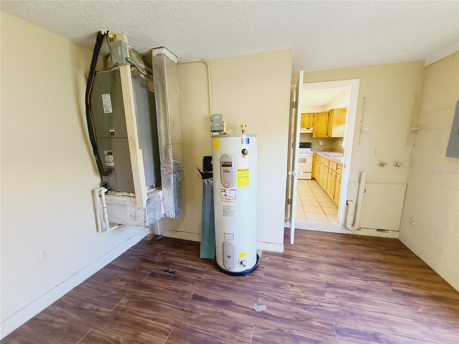 LEVERICHS J J TOURIST PARK - Residential Lease