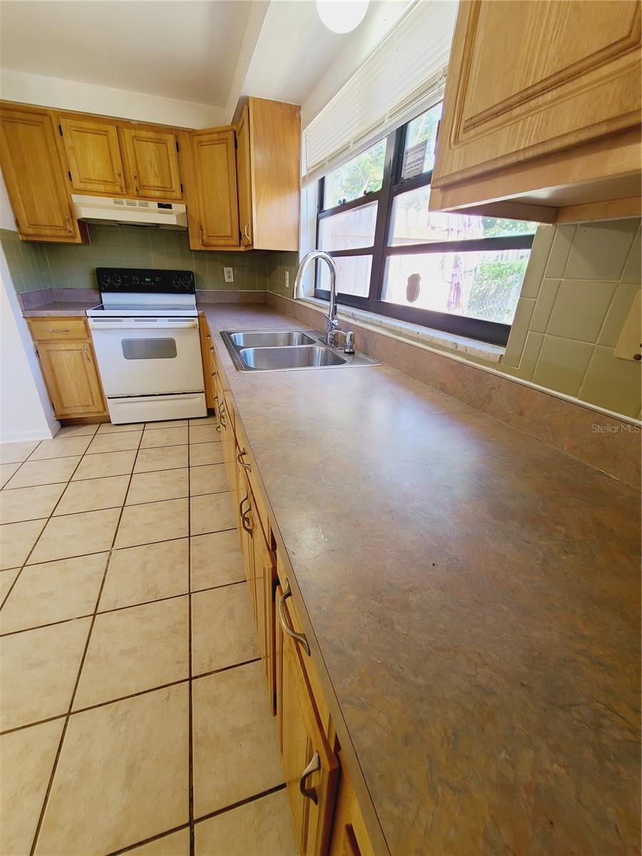 LEVERICHS J J TOURIST PARK - Residential Lease