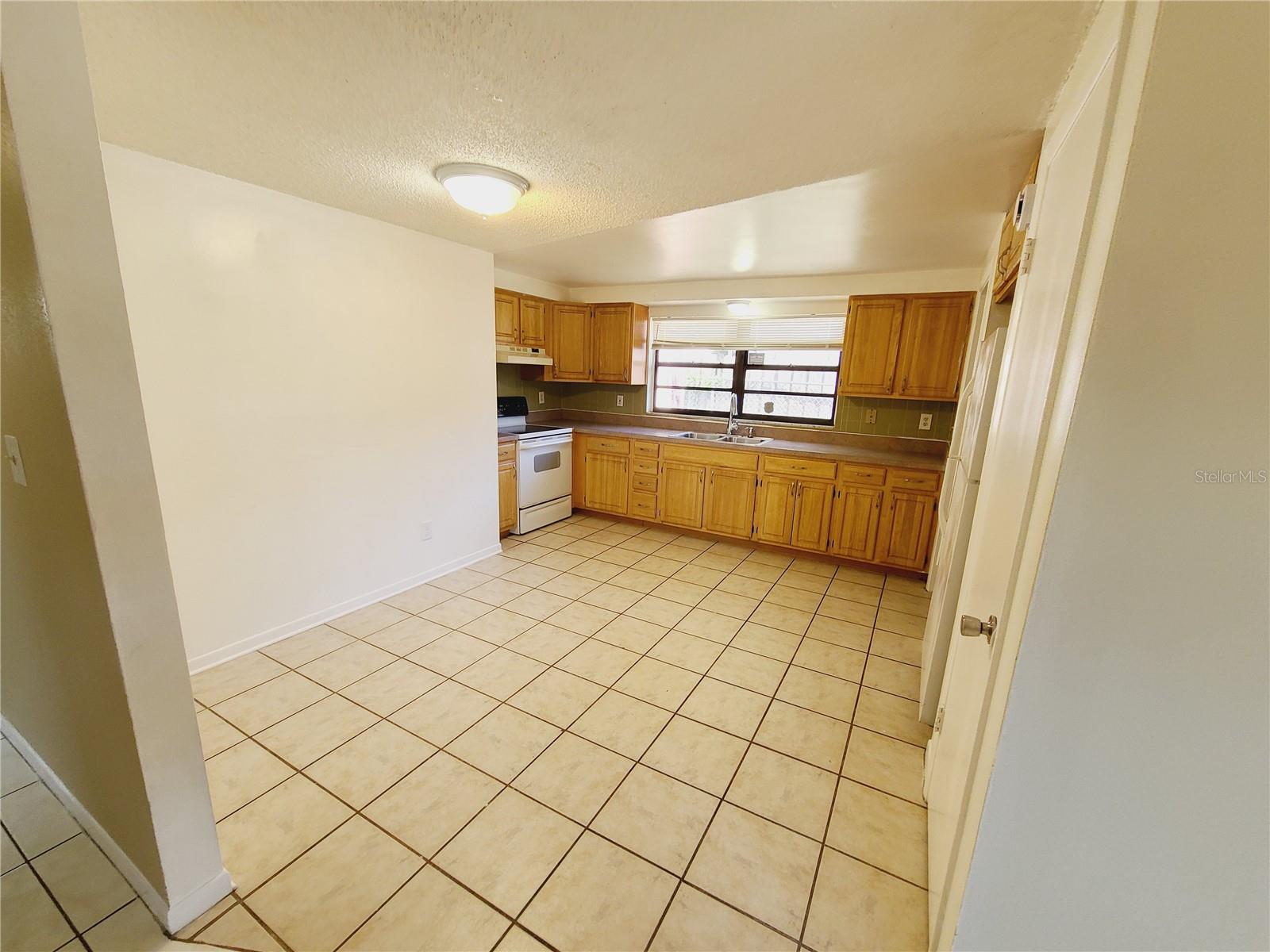 LEVERICHS J J TOURIST PARK - Residential Lease