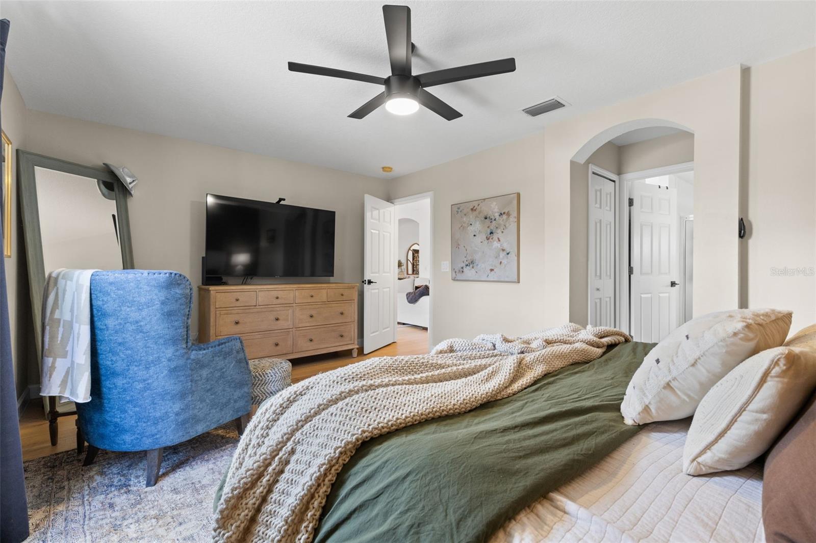 LAKEVIEW VILLAGE SEC F - Residential Lease