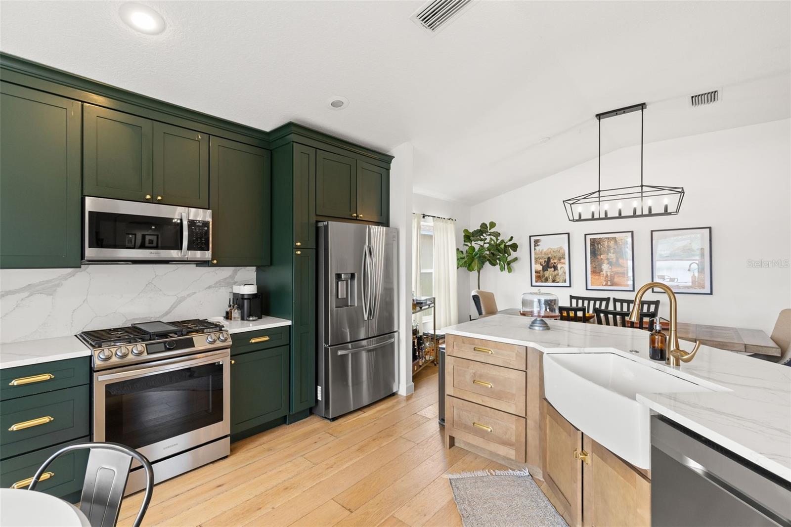 LAKEVIEW VILLAGE SEC F - Residential Lease