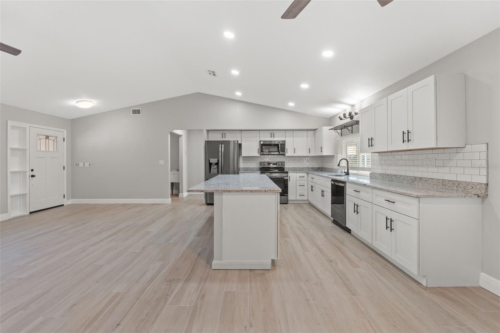 ROYAL HIGHLANDS - Residential