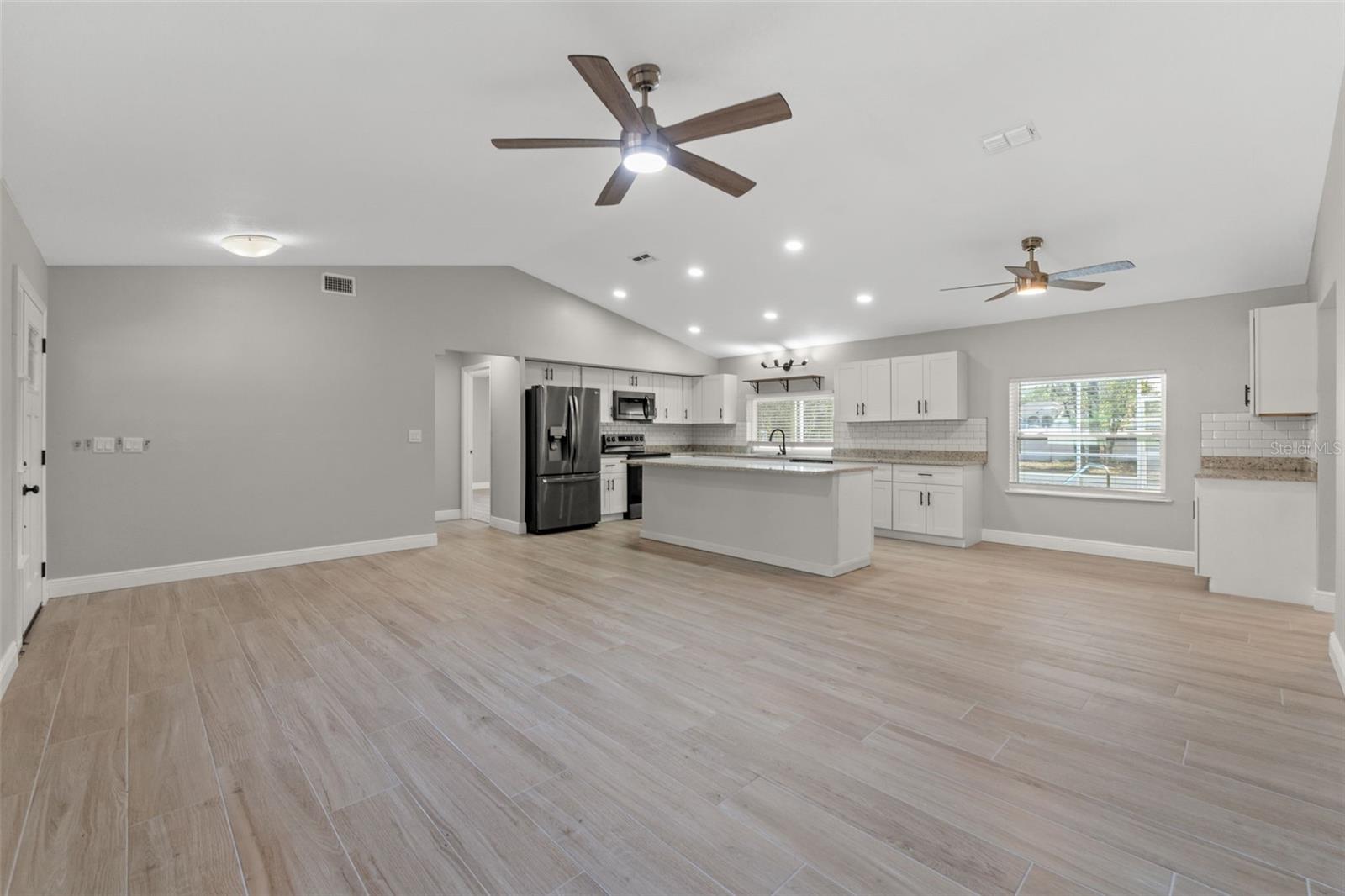 ROYAL HIGHLANDS - Residential