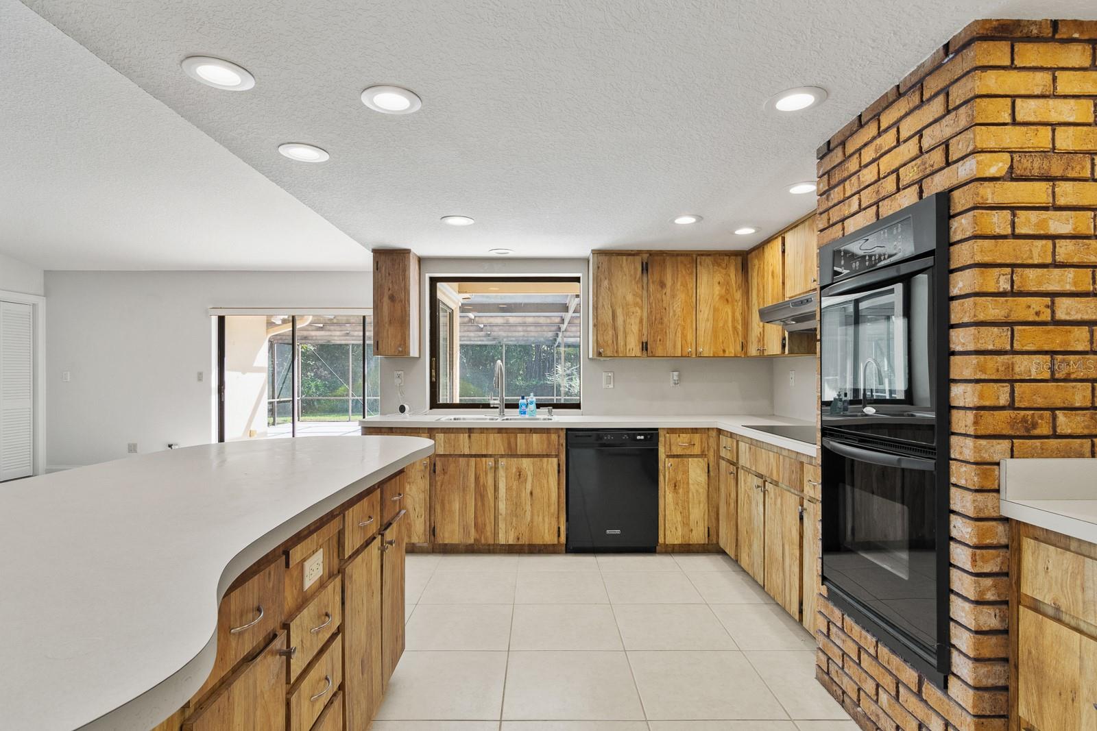 GOLDEN ACRES - Residential