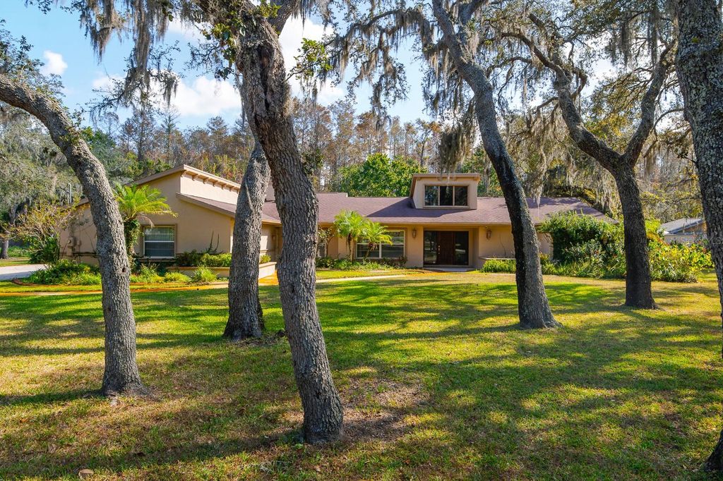 Photo of 10206 Lakeview Drive, New Port Richey, FL 34654 (MLS # TB8482526)