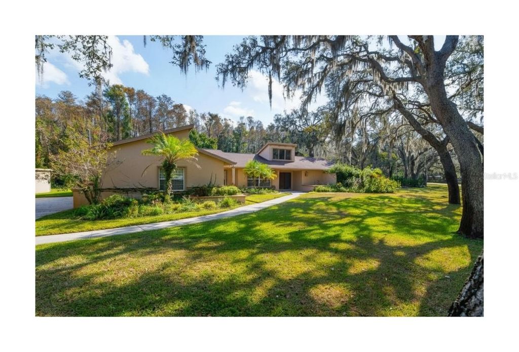 Photo of 10206 Lakeview Drive, New Port Richey, FL 34654 (MLS # TB8482526)