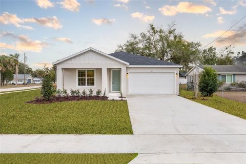 157 PLANTATION ROAD DEBARY FL 32713