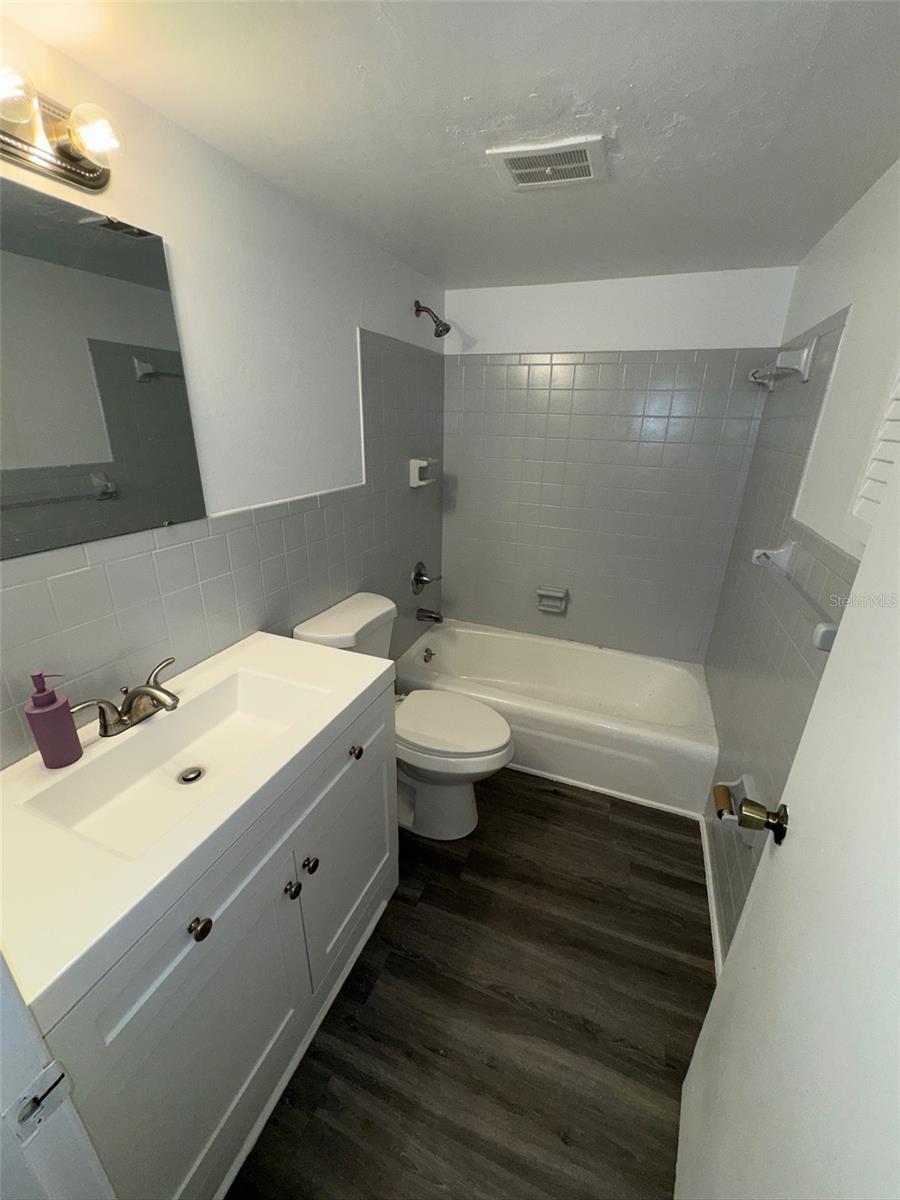 BRIARWOOD APARTMENTS - Residential Lease