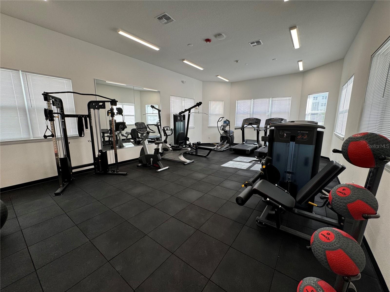 SANDLAKE STATION TWNHMS BLDG 4 - Residential