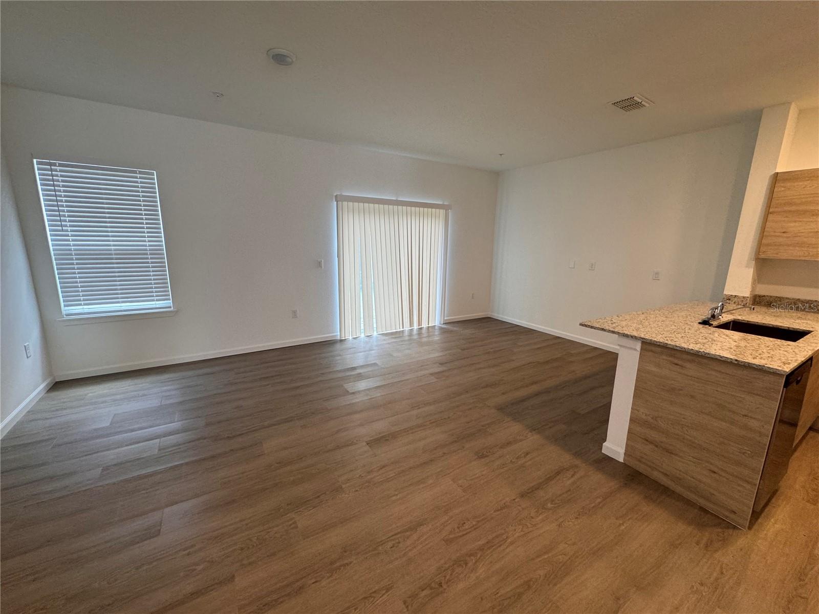 SANDLAKE STATION TWNHMS BLDG 4 - Residential