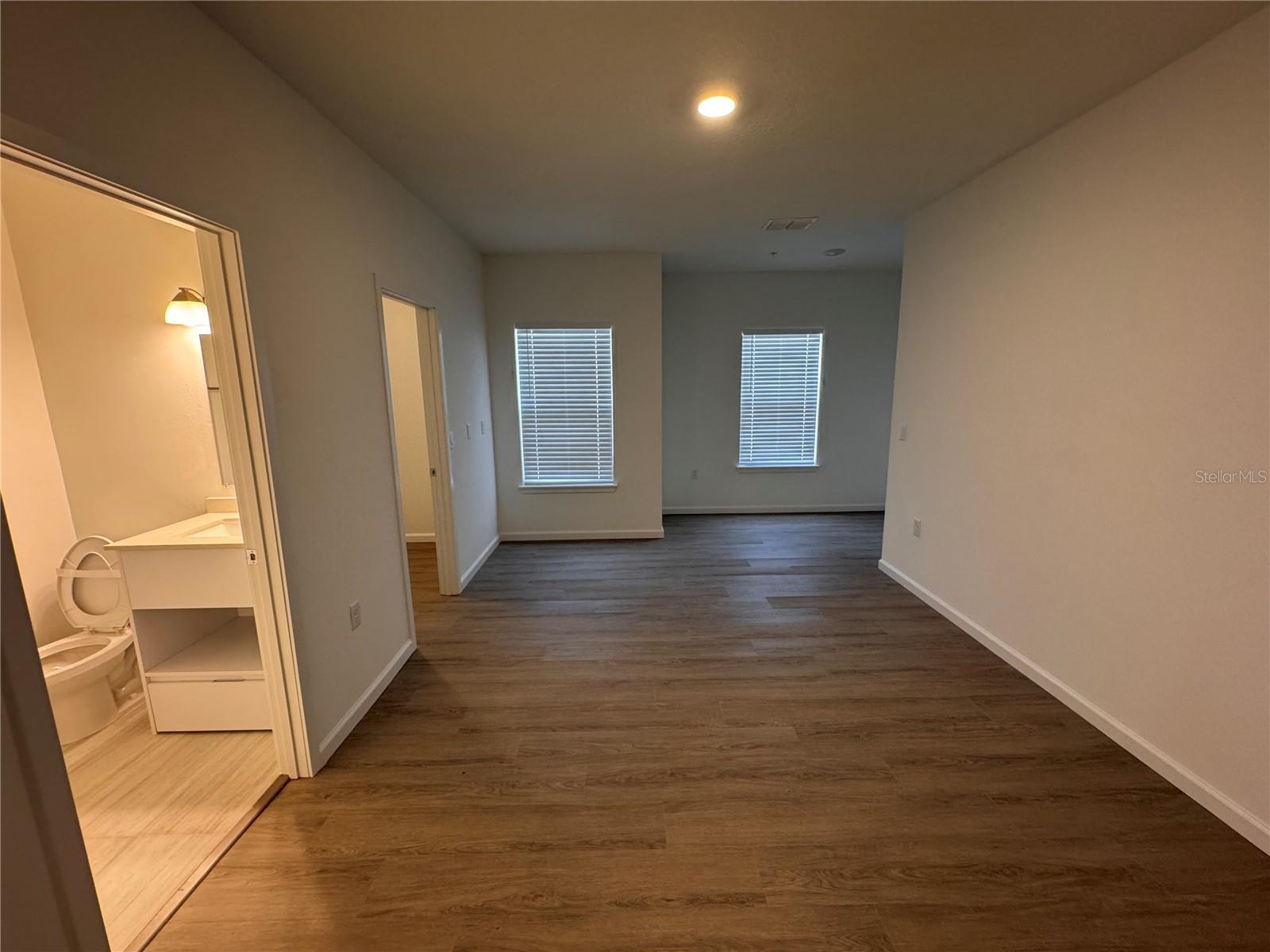 SANDLAKE STATION TWNHMS BLDG 4 - Residential