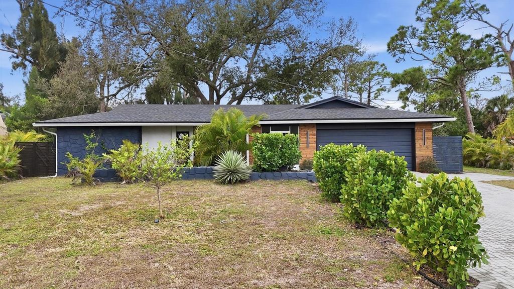 Photo of 402 Monza Avenue, North Port, FL 34287 (MLS # N6142482)
