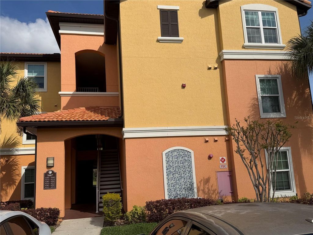 Photo of 5467 Vineland Road #6214, Orlando, FL 32811 (MLS # O6395344)