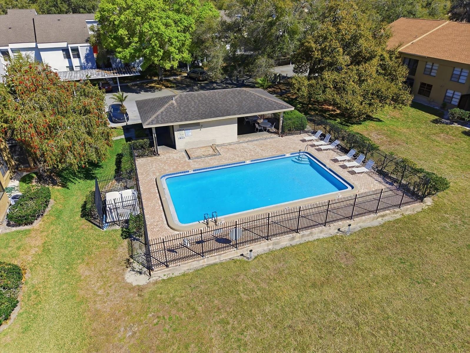 RIVER OAKS CONDO III - Residential