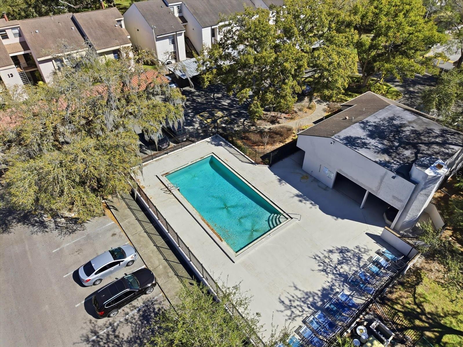 RIVER OAKS CONDO III - Residential