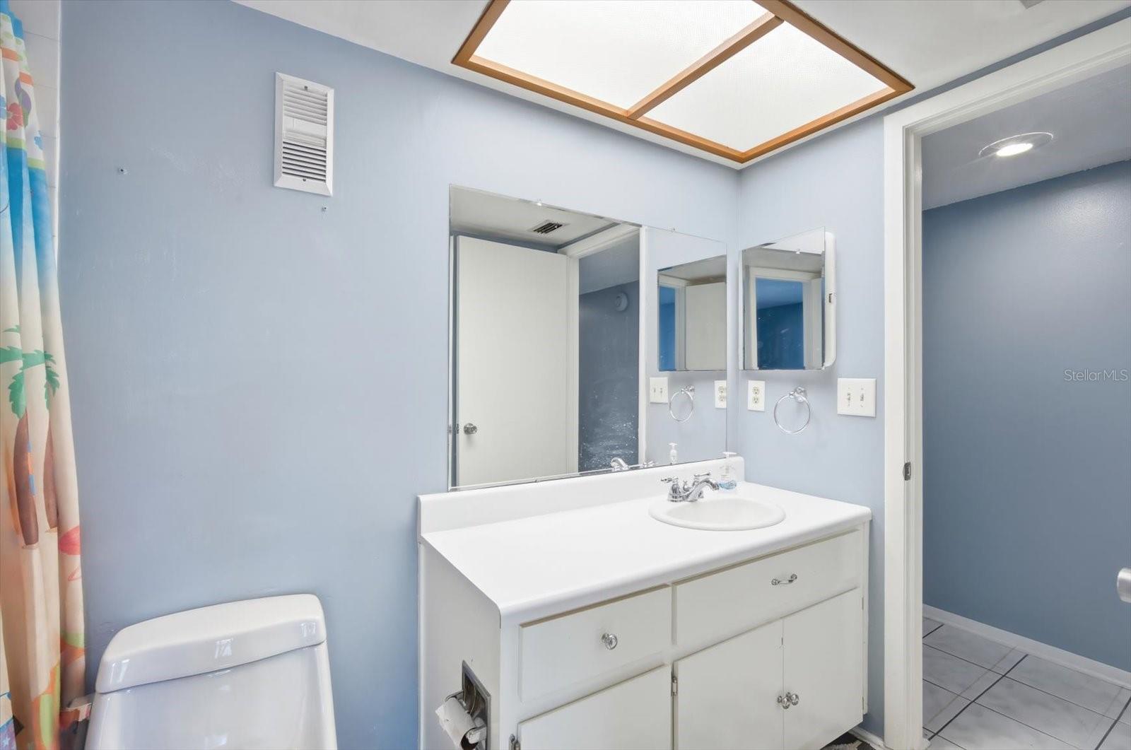 RIVER OAKS CONDO III - Residential