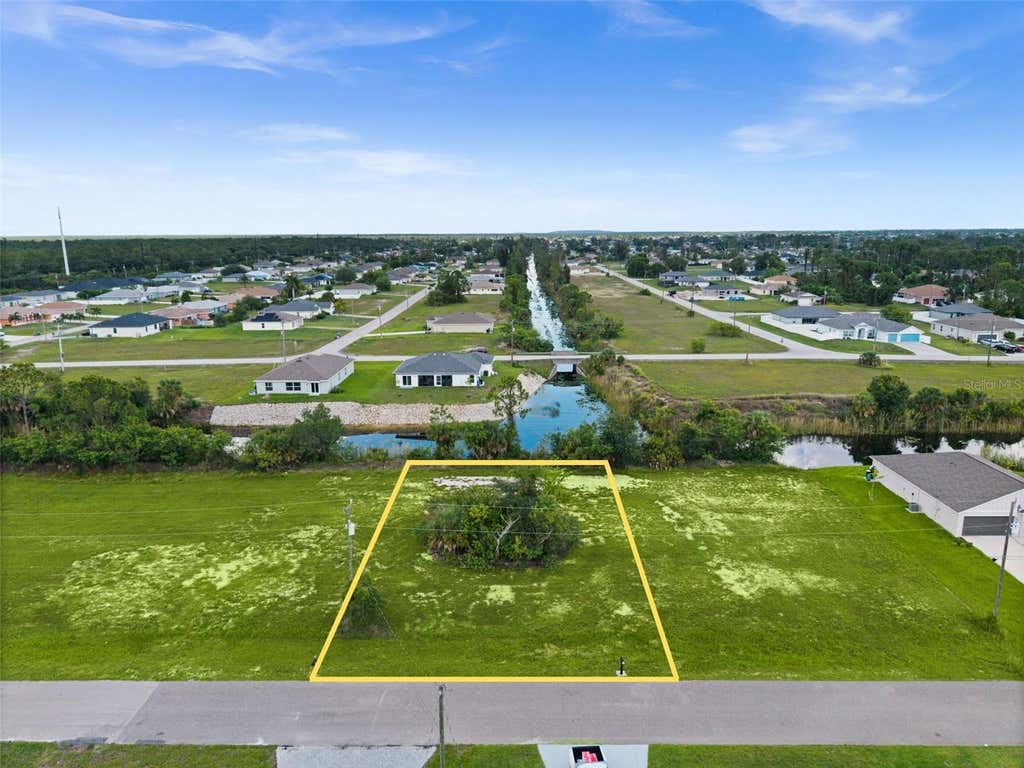 Photo of 907 NE 32nd Terrace, Cape Coral, FL 33909 (MLS # C7527386)