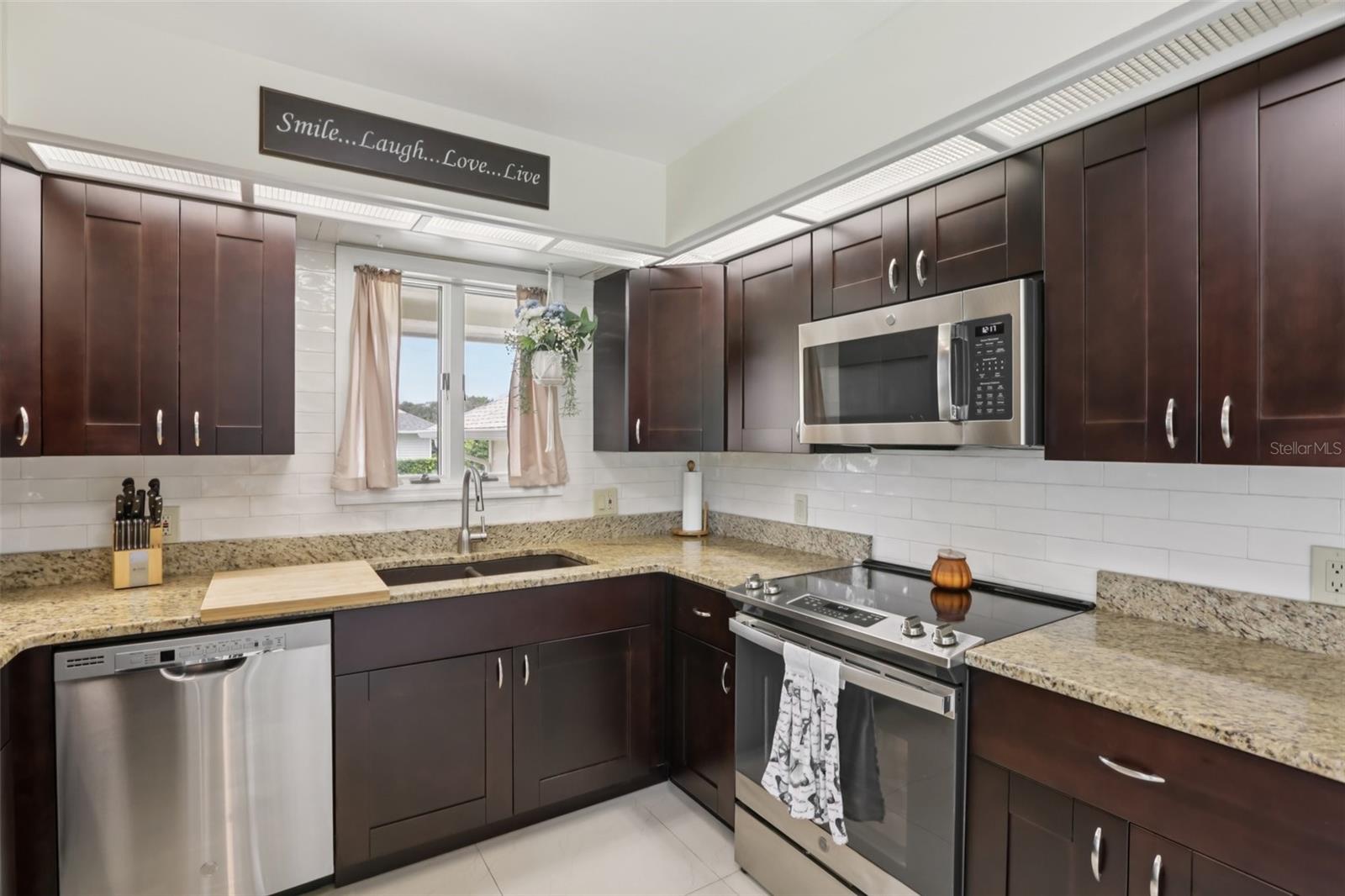 POINTE ALEXIS SOUTH - Residential