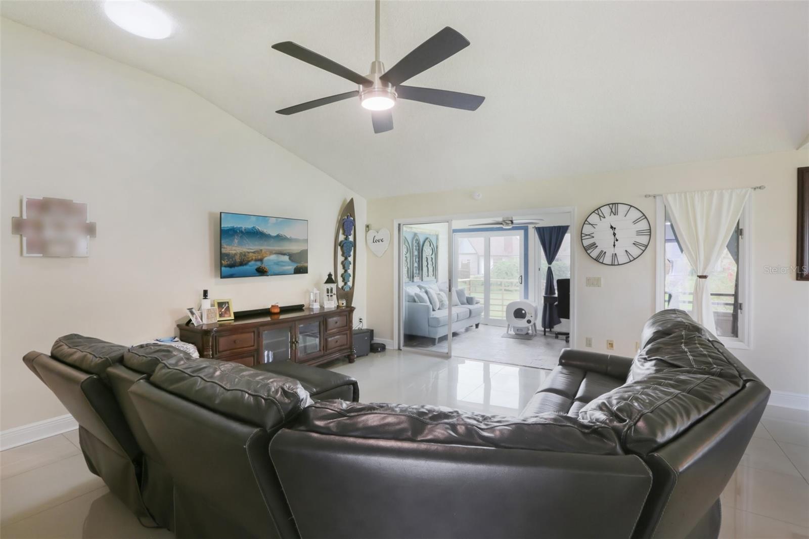 POINTE ALEXIS SOUTH - Residential