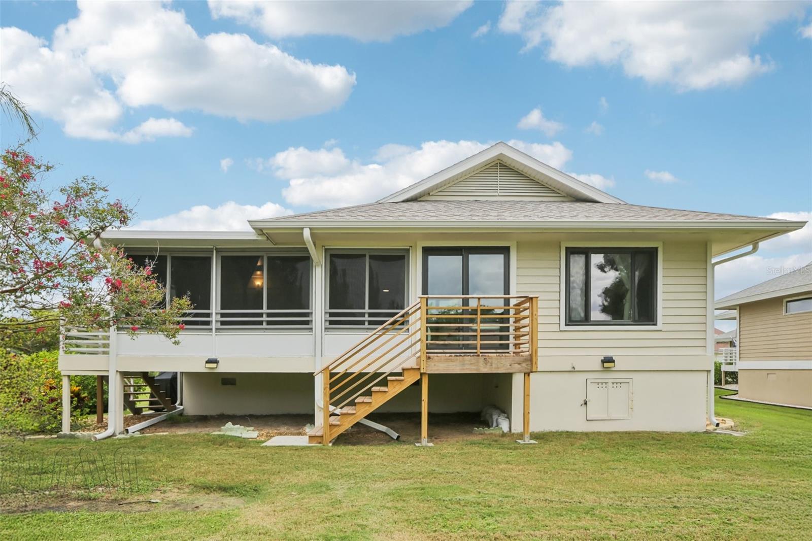 POINTE ALEXIS SOUTH - Residential