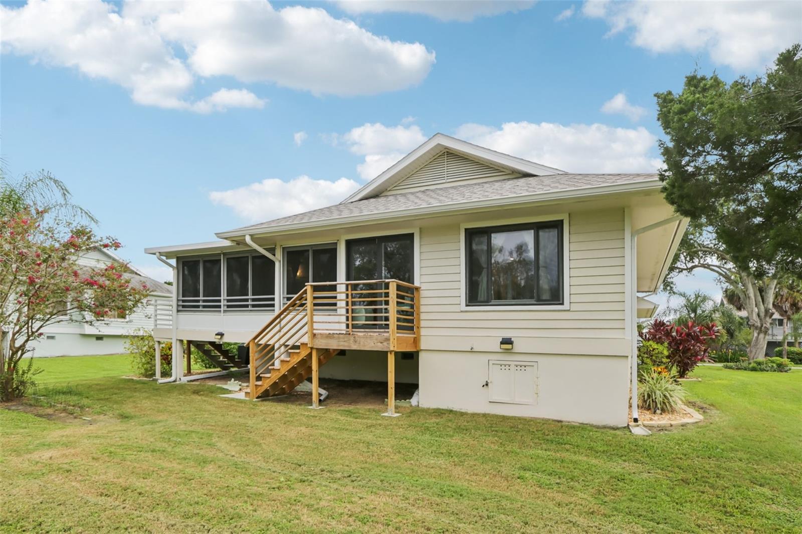 POINTE ALEXIS SOUTH - Residential