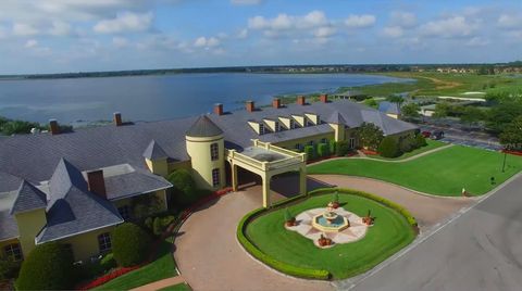 A home in LAKE WALES