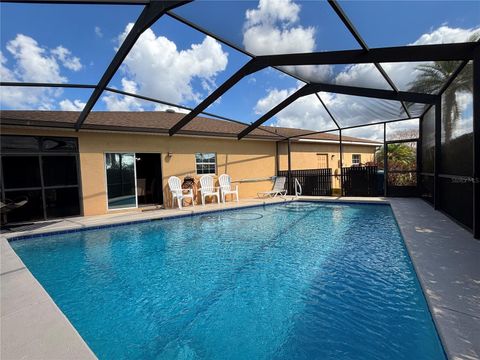 A home in LAKE WALES