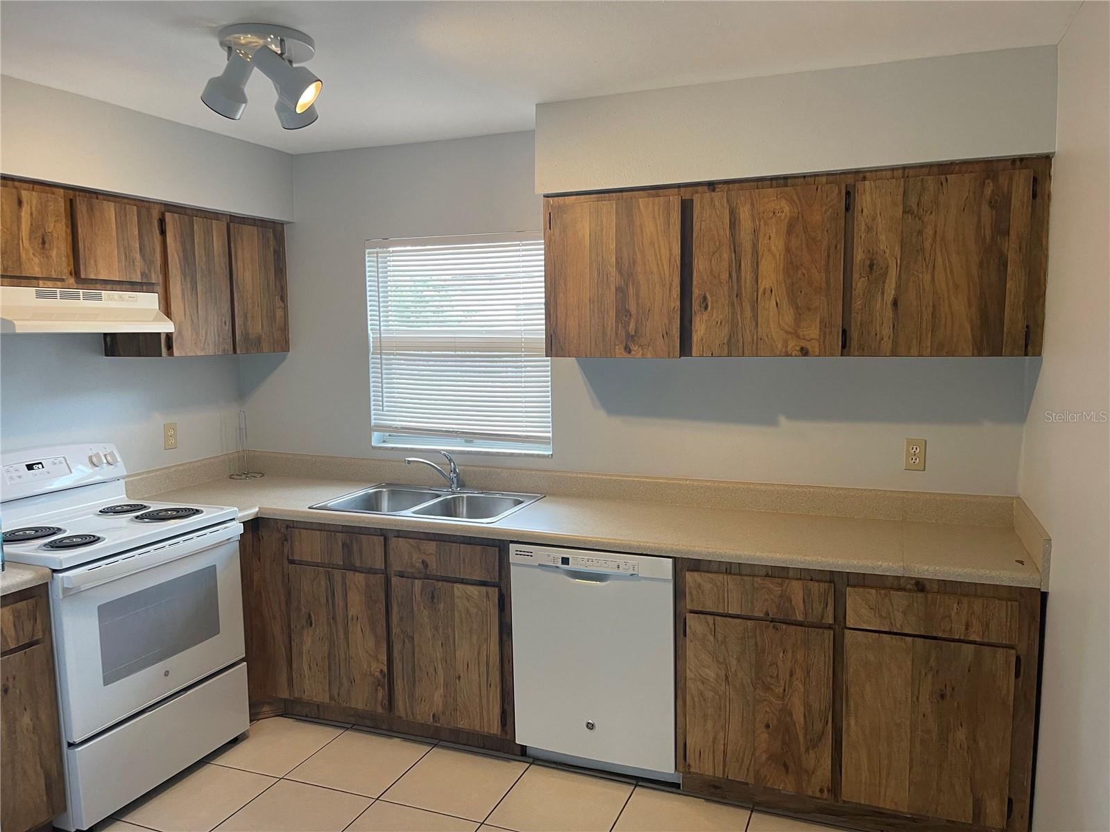 MACKEY GROVE - Residential Lease