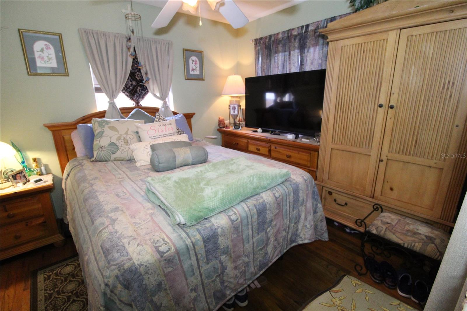 QUEEN ACRES - Residential