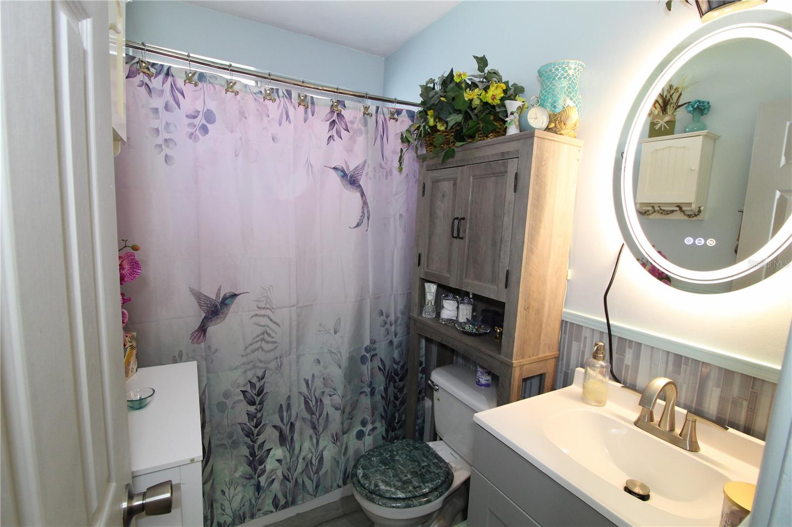 QUEEN ACRES - Residential