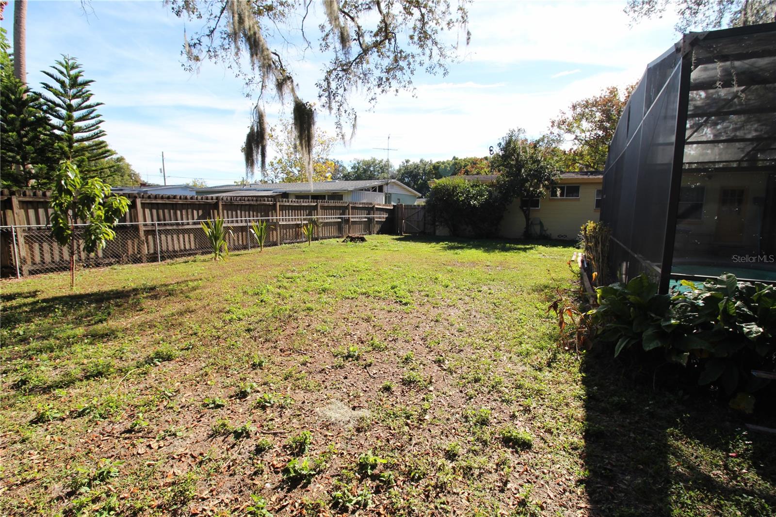 QUEEN ACRES - Residential