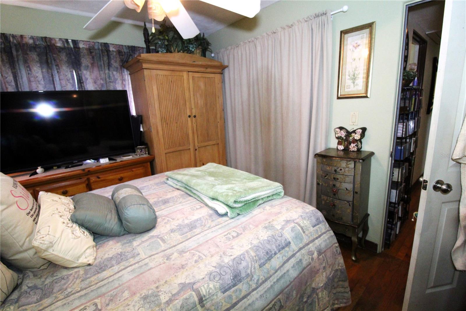 QUEEN ACRES - Residential