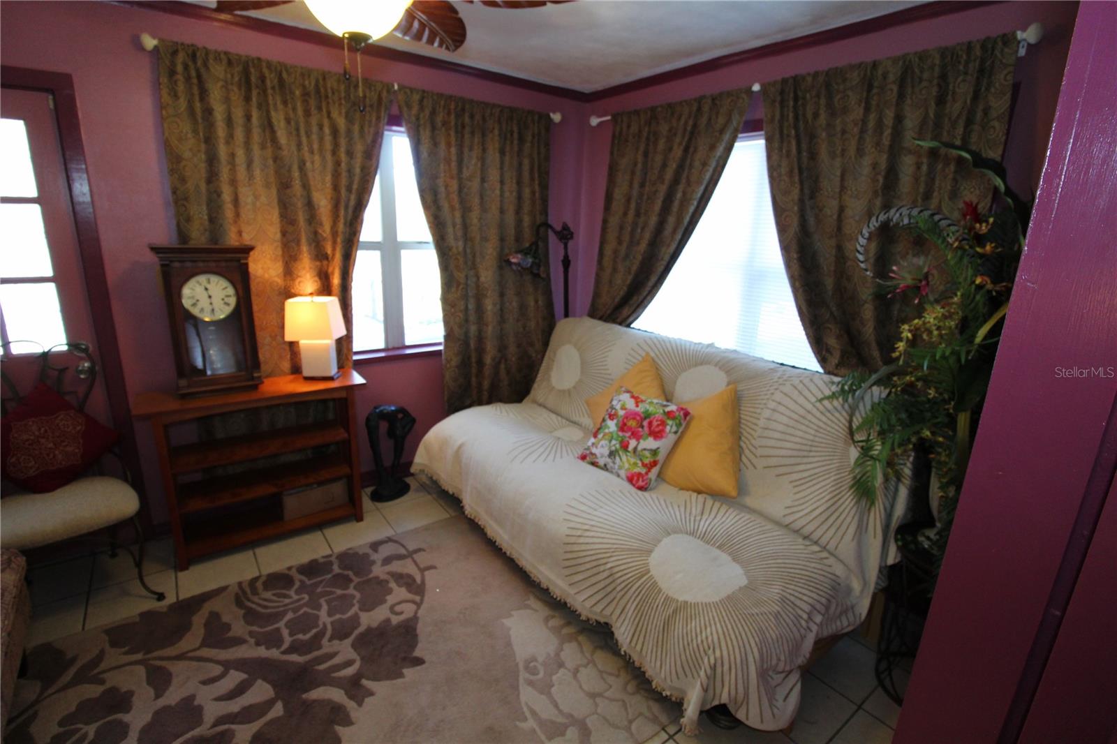 QUEEN ACRES - Residential