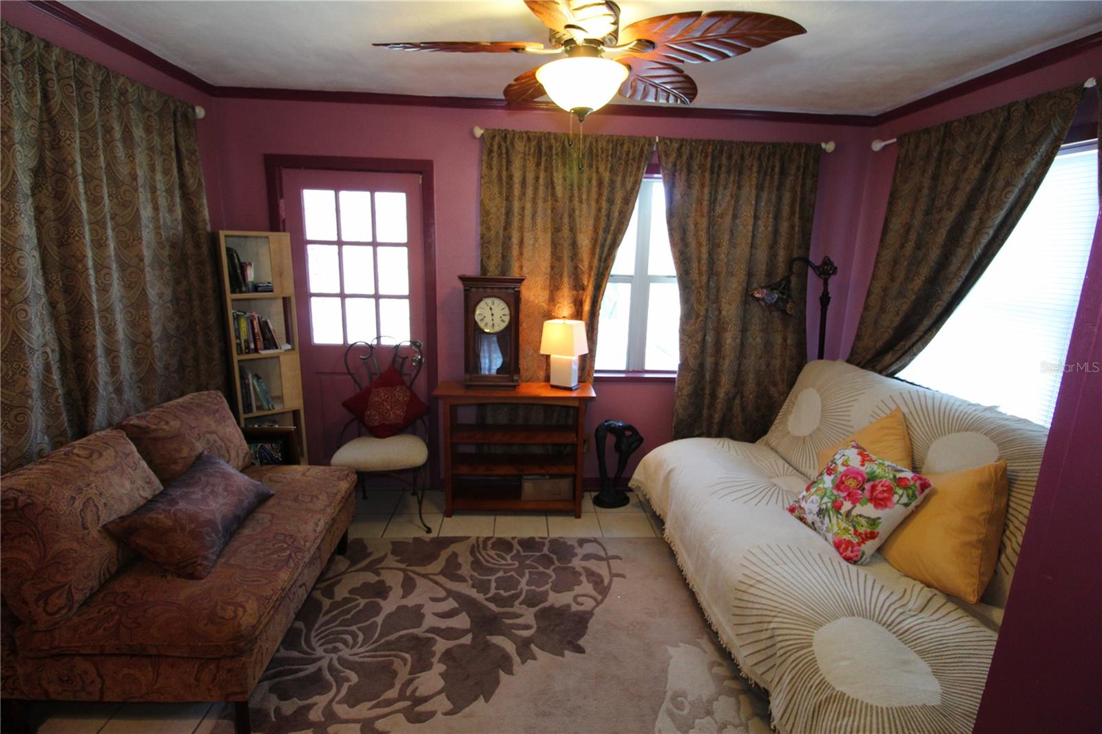 QUEEN ACRES - Residential