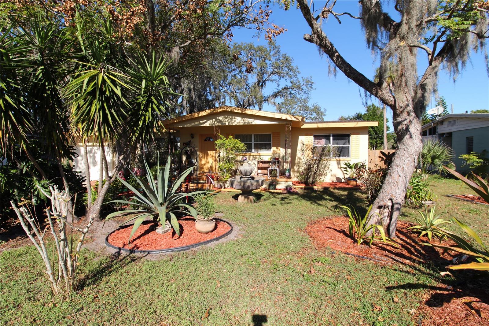 QUEEN ACRES - Residential