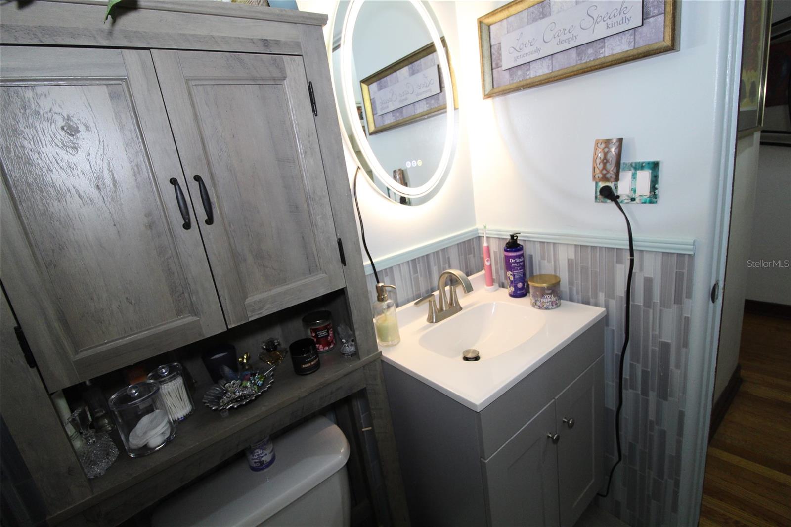 QUEEN ACRES - Residential